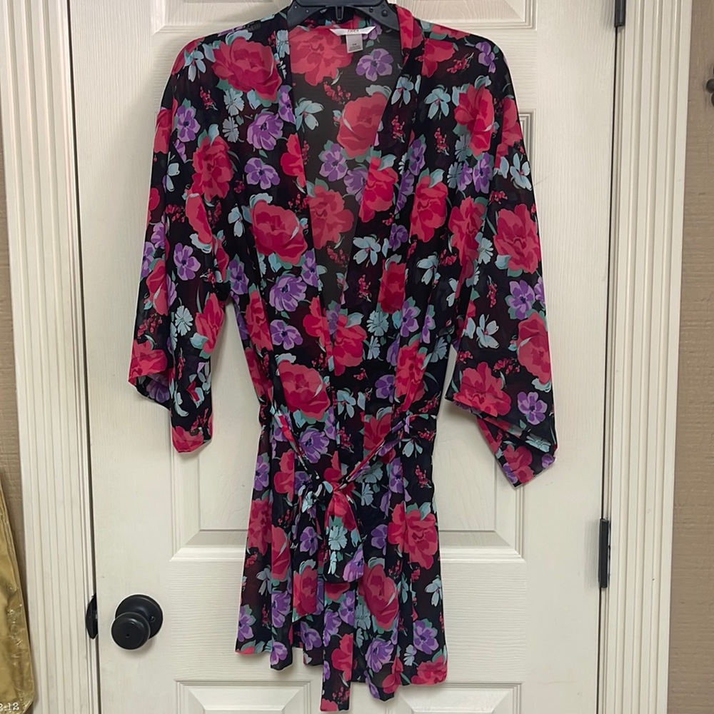 Flora by Flora Nikrooz sheer robe. Floral design. Great condition! Size S / M